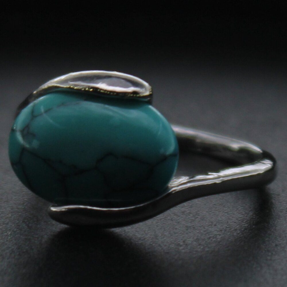120258-US 8.5 Oval Blue Stone Ring.
